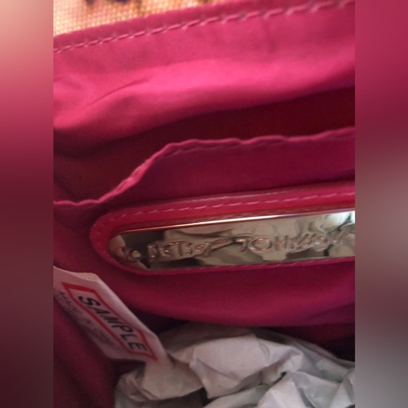 Last sample/Betsey Johnson Butter Me Up Popcorn Bucket Crossbody bag purse NWOT - Picture 4 of 9